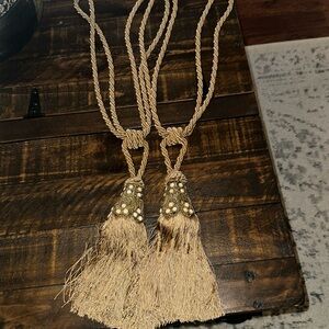 Formal Curtain Tie Backs, Gold, 2, LN